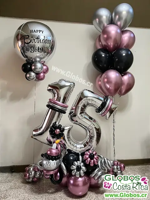 Arreglo de globos Happy Birthday Sofy con globos metálicos rosa, negro y plateado, destacando el número 15.